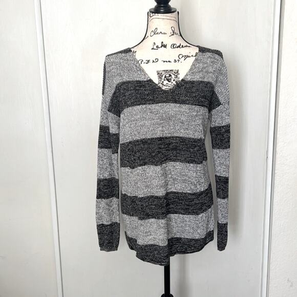 a.n.a Grey Striped Cotton V-Neck Sweater size Large - Picture 1 of 6